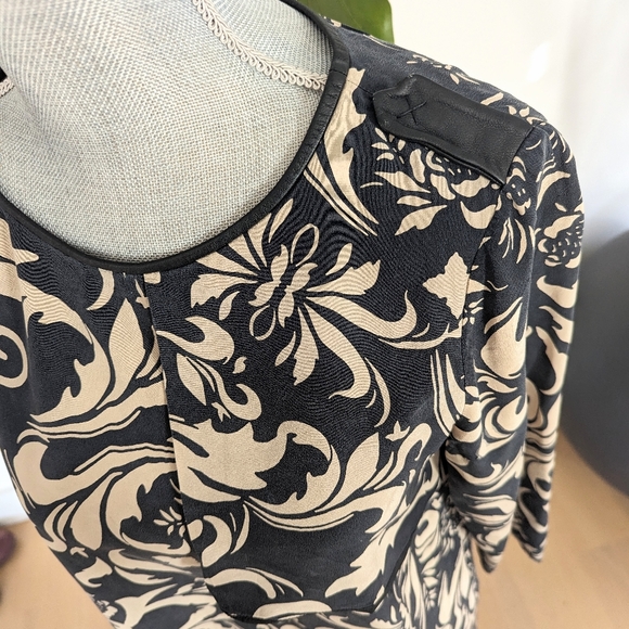 Club Monaco 100% silk dress with beige floral print - Picture 3 of 4